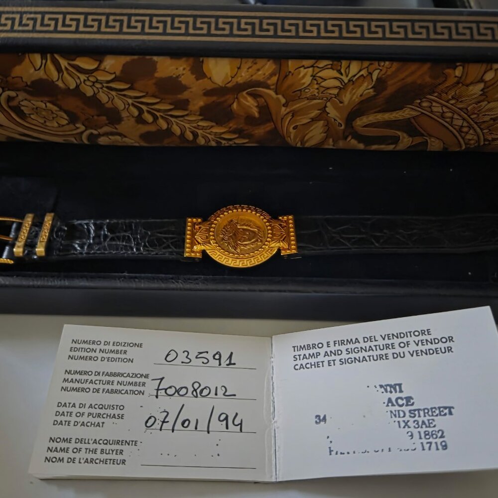 Women's Versace Medusa G10 watch - Picture 6 of 7